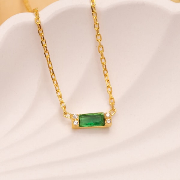 Emerald Necklace , May Birthstone Necklace , Baguette Necklace , Mothers Day Gifts , Emerald Baguette Necklace , Dainty Emerald Necklace
