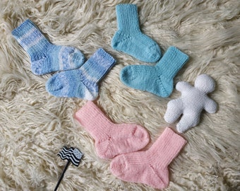 rosa blaue Socken Baby 9 bis 12 Monate