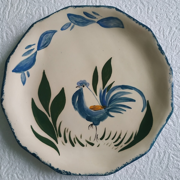 assiette faience émaillée coq feuillage poterie