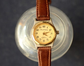 Vintage 70s Circular Watch / Unisex Analog Wrist Watch