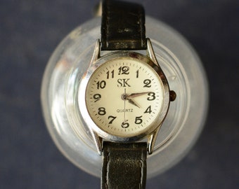 Vintage 70s Circular Watch / Unisex Analog Wrist Watch