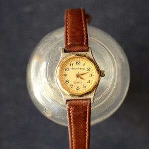 Vintage 70s Circular Watch / Unisex Analog Wrist Watch image 1