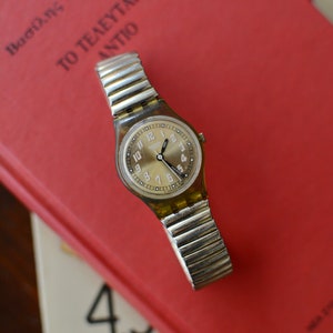 Vintage 90s SWATCH Circular Watch / Unisex Analog Wrist Watch image 3