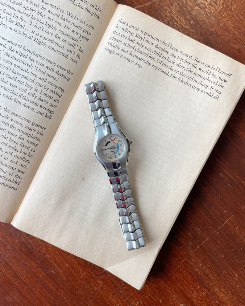 Vintage 80s Circular Watch / Unisex Analog Wrist Watch image 3