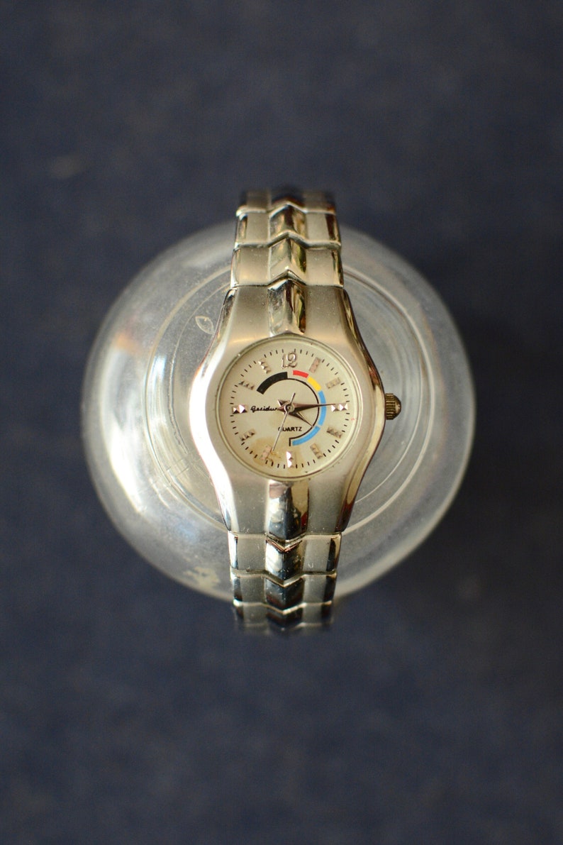 Vintage 80s Circular Watch / Unisex Analog Wrist Watch image 1