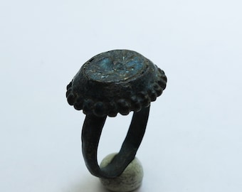 Antike Ring aus Bronze mit Krieger 6/7 AD