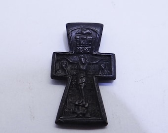 Kleines altes Europäisches Russisch-Orthodoxes Bronze Kreuz Kruzifix und Heiligen 19 AD