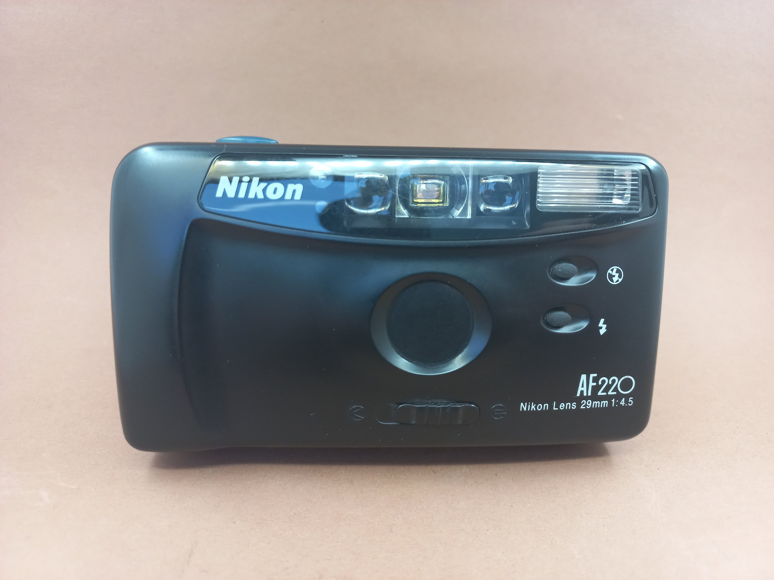 Nikon EF300 / Argentique / Testé avec une pellicule 60