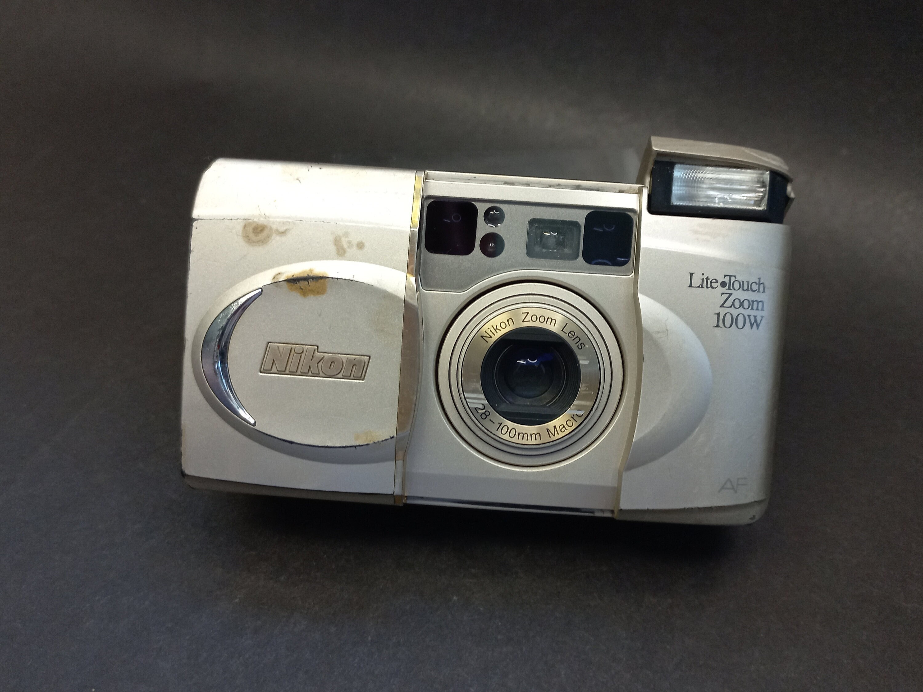 ビンテージカメラ Nikon Lite Touch Zoom 100W、フィルムカメラ