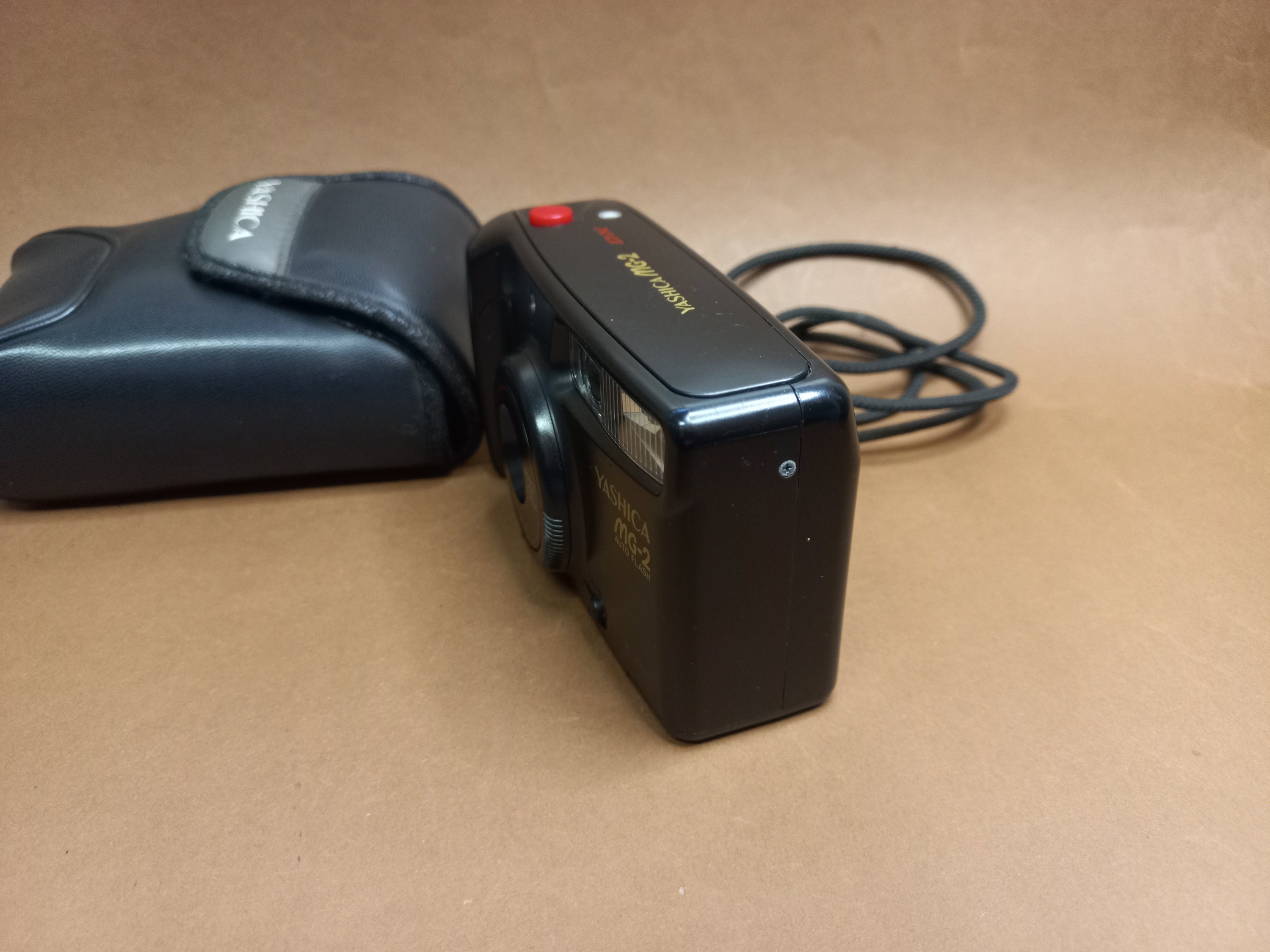 Yashica MG-2 DX 35mm P&S Film Camera Auto Flash AS IS Untested