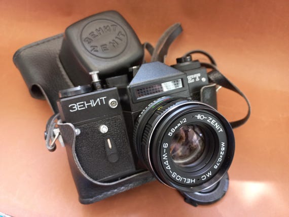 Zenit ET + Helios 44M-6 (58mm f/2,0) ATTACCO M42 Zenit ET + Helios 44M-6 (58mm f/2,0) ATTACCO M42