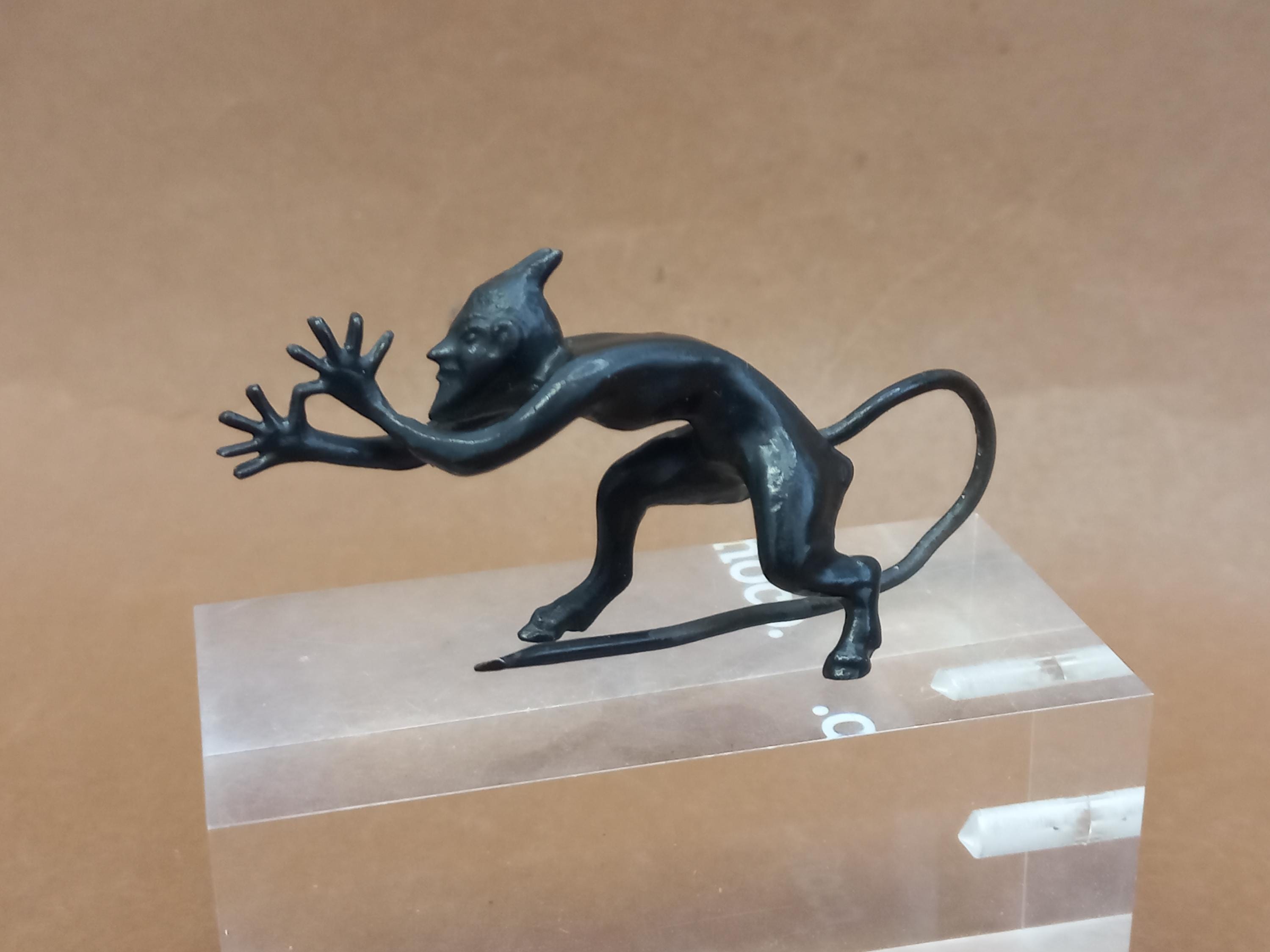 ソビエト ヴィンテージ 悪魔の置物 カスリ 鉄鋳造、旧ソ連 金属製悪魔