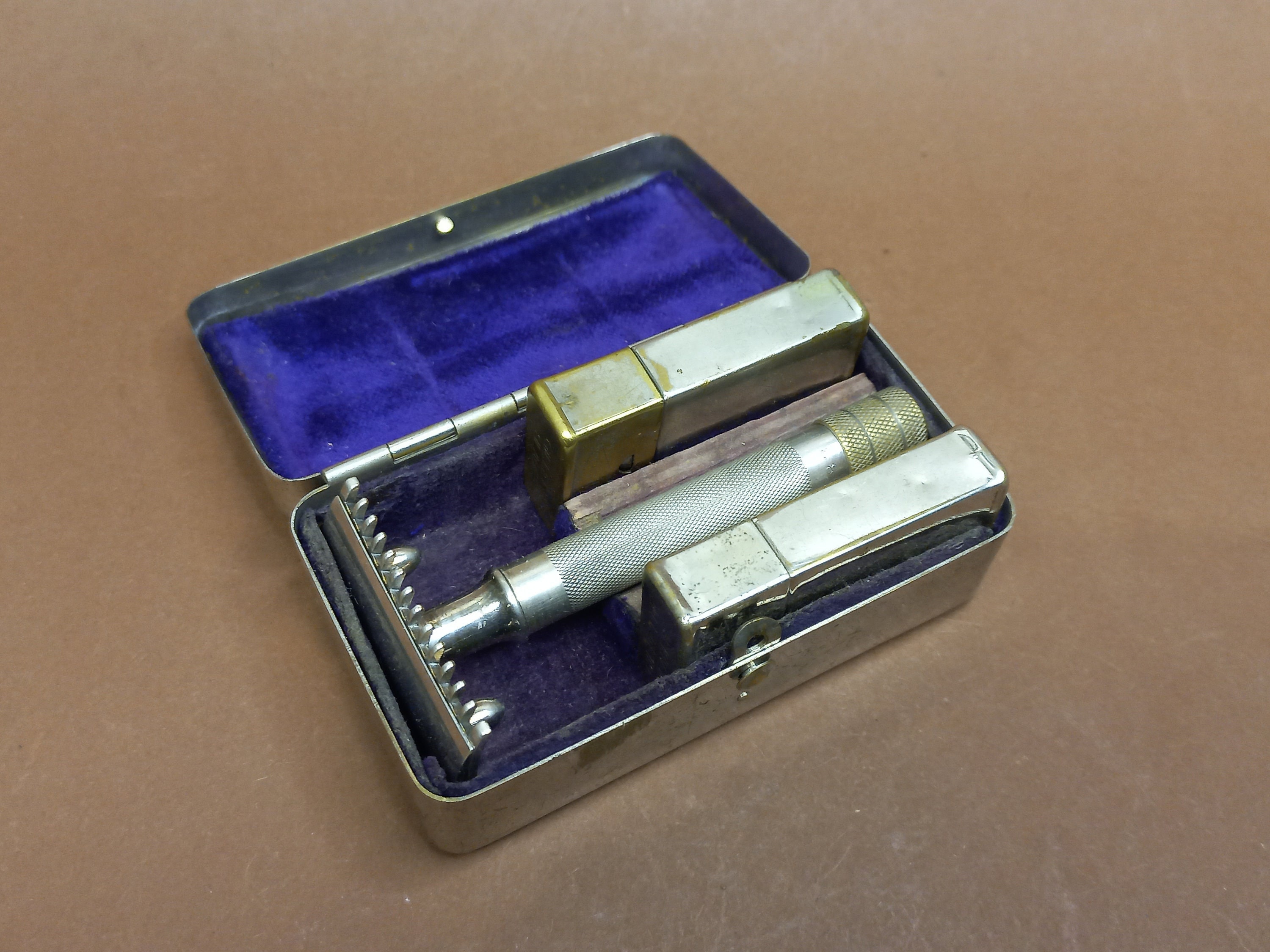 GILLETTE ジレット 携帯用シェービングキット 髭剃り レトロ