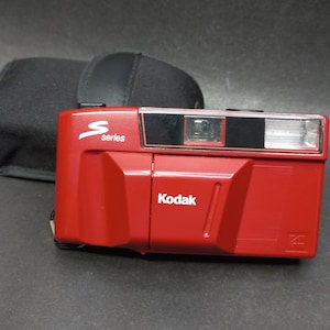 Appareil Photo Vintage Kodak S100 EF – Compact 35mm, Flash Intégré, étui Inclus (1987)