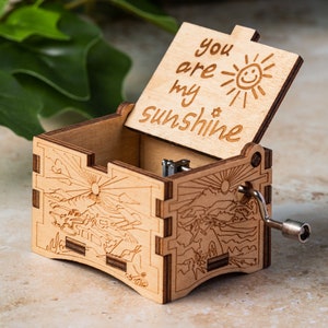 Carillon fatto a mano &quot;You Are My Sunshine&quot;, regalo in legno inciso
