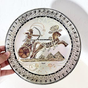 Egyptian Warriors Brass Wall Hanging Plate – Lotus Symbol & Pyramid Scene | Pharaonic Decorative Art | Ancient Egypt Home Decor