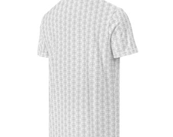 Op de afbeelding: Witte poloshirt met een herhalend grijs cirkelvormig patroon. De shirt heeft korte mouwen en een witte kraag. Het patroon is een reeks overlappende cirkels met een kruisachtig ontwerp in elke cirkel.