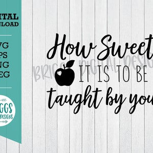 Może przedstawiać: Czarno-biała grafika do pobrania cyfrowego z czerwonym jabłkiem i tekstem "How Sweet It Is To Be Taught By You".