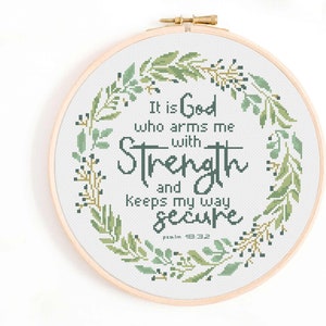 Puede incluir: Un aro de bordado blanco con un diseño de corona floral verde y dorada. La corona rodea el texto "It is God who arms me with Strength and keeps my way secure Psalm 18:32".