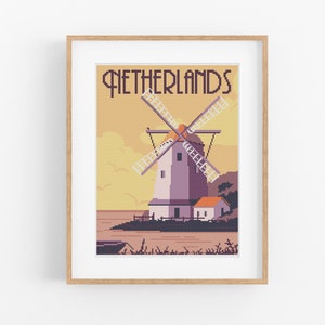 Peut inclure: Une affiche de style vintage avec un fond de coucher de soleil et un moulin à vent au premier plan. L'affiche indique "Pays-Bas" dans une police rétro.