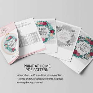 Puede incluir: Patr&oacute;n de punto de cruz imprimible con una corona de flores con el texto "I love you always & forever". El patr&oacute;n est&aacute; disponible para descargar en PDF e incluye m&uacute;ltiples opciones de visualizaci&oacute;n, requisitos de hilo y material, y una garant&iacute;a de devoluci&oacute;n de dinero.