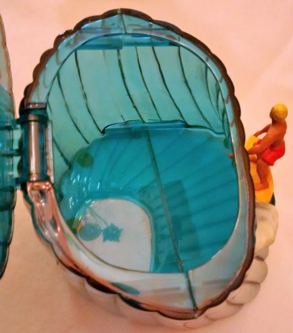 The Wave Surfing Cookie Jar, Musical Plastic Jar Plays Excerpts of