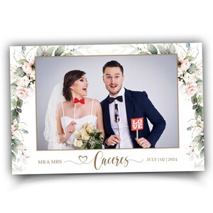 Plantilla de fotomatón de boda de 4 x 6 Plantilla de fotomatón de aniversario con flores de color rosa ruborizado y vegetación con líneas doradas Postal TB683