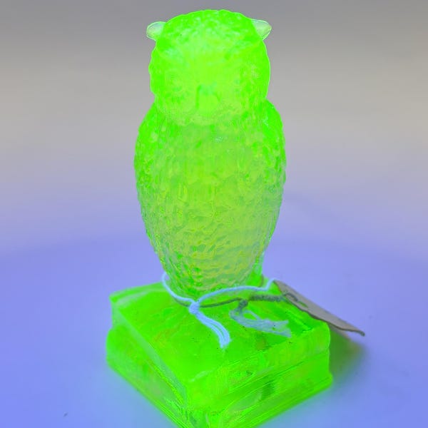 Lime Ice Degenhart glass owl- Glows bright under UV light