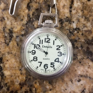 Details top quartz watch