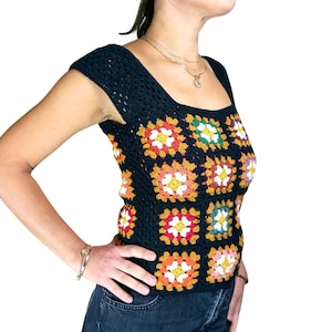 Figurbetontes Statement Top | Quadratischer Ausschnitt | Ärmelloses Festival Top | Pullunder | Künstlerisches Geschenk für Individualisten
