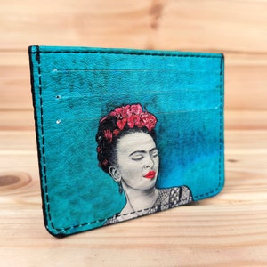 Titular de la tarjeta de crédito de las mujeres | Cartera mini vegana en color azul | Tarjetero retro minimalista con diseño de mujer | estilo femenino