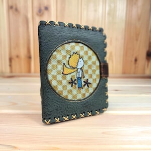 Frauen Geldbörse aus Kunstleder Der kleine Prinz Muster | Handgemachte Damen Brieftasche Vegan Portemonnaie | Vintage Look | Unikat Geschenk