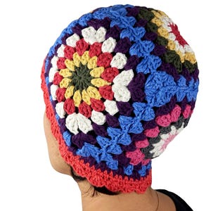 Berretto Granny Square all'uncinetto | Berretto patchwork colorato fatto a mano | Berretto Granny Square Cottagecore | 100% cotone | Stile hippie vintage