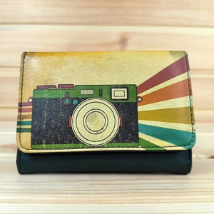 Cartera de piel sintética | bolso pequeño | Diseño retro único de la cartera Boho Hippi | Patrón de máquina de fotos | Regalo unisex