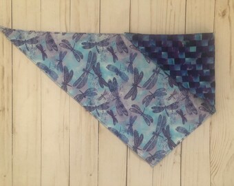 Omkeerbare hondenbandana paarse libelle