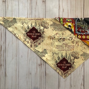 Wende-Hundehalstuch mit lizenziertem Harry-Potter-Stoff hergestellt