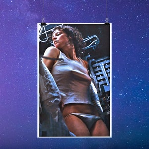 Sigourney Weaver in ALIEN -- 11" x 17" Deluxe Poster Art Print || Terrifying Climax Scene!