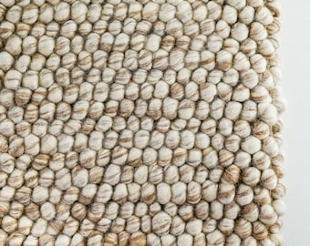 Alfombra de lana gruesa hecha a mano - Textura beige marfil neutra y acogedora, decoración escandinava, hecha a medida