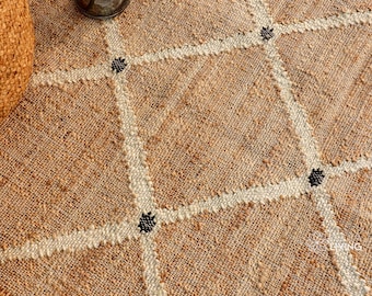 Abstracte geometrische platgeweven vloerkleed van natuurlijk jute, milieuvriendelijk, boho en duurzaam decor.
