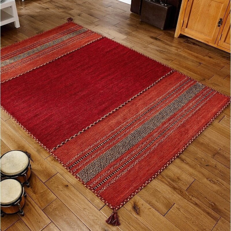 Alfombra Kilim roja, alfombra de salón étnica marroquí hecha a mano artística india con cojines, corredor de pasillo, alfombra decorativa Boho imagen 5