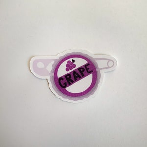 Pegatina de insignia de Ellie de Grape Soda