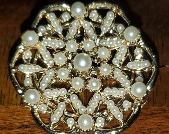 Vintage Gold & Faux Pearl Brooch