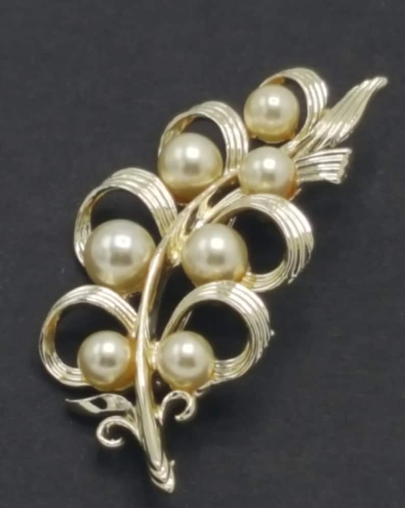 Vintage Faux Pearl Leaf Brooch