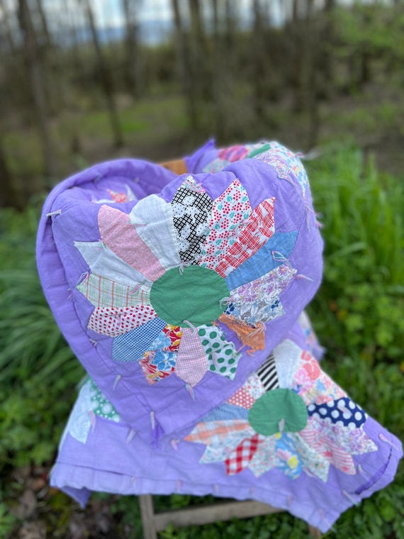 Lavender Dresden Plate Quilt Piece, Feed Sack Qui… - image 1