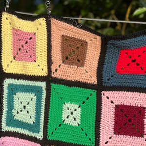 Jeté De Lit Afghan Vintage Fait Main - Carrés Granny En Laine Multicolore - 163x142 Cm