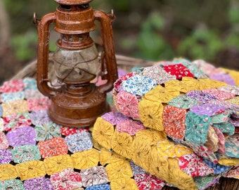 Yo-yo Feed Sack Quilt Piece, Mustard YoYo Cotton Quilt Piece, YoYo Doily, Yo-Yo Quilt Decor, Scrapbooking, Quilt Journal, Handmade Quilts