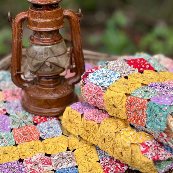 Yo-yo Feed Sack Quilt Piece, Mustard YoYo Cotton Quilt Piece, YoYo Doily, Yo-Yo Quilt Decor, Scrapbooking, Quilt Journal, Handmade Quilts