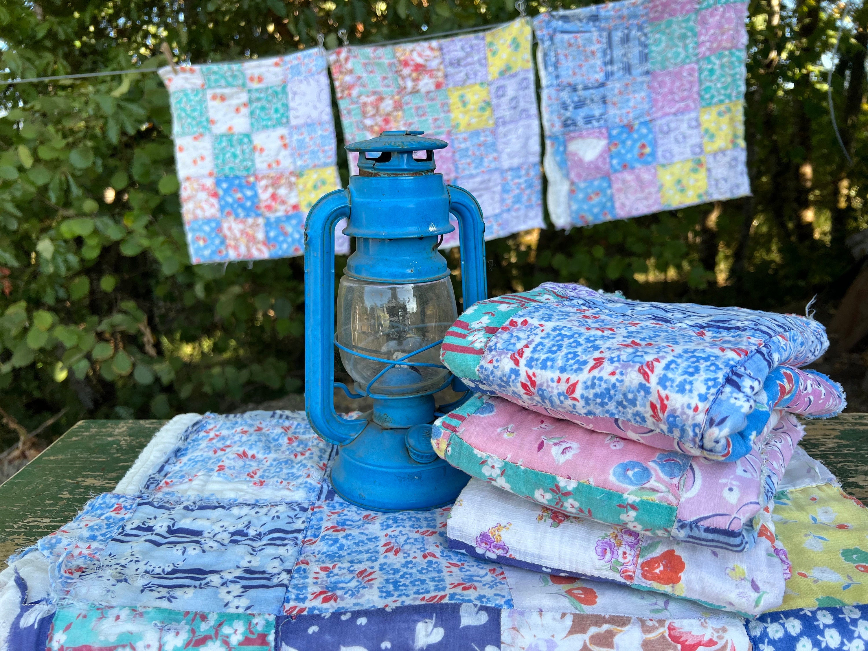 Vintage Floral Patchwork Quilt Piece: Shabby Chic Fabric Cutter (18" X 22")