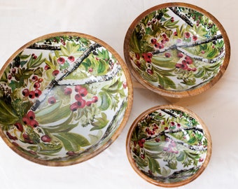 Mango Wood Bowl - 'Winter Red Berries' 20cm x 20cm