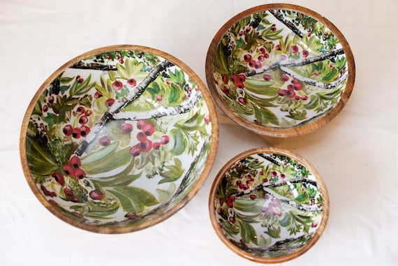 Mango Wood Bowl - 'Winter Red Berries' 20cm x 20cm